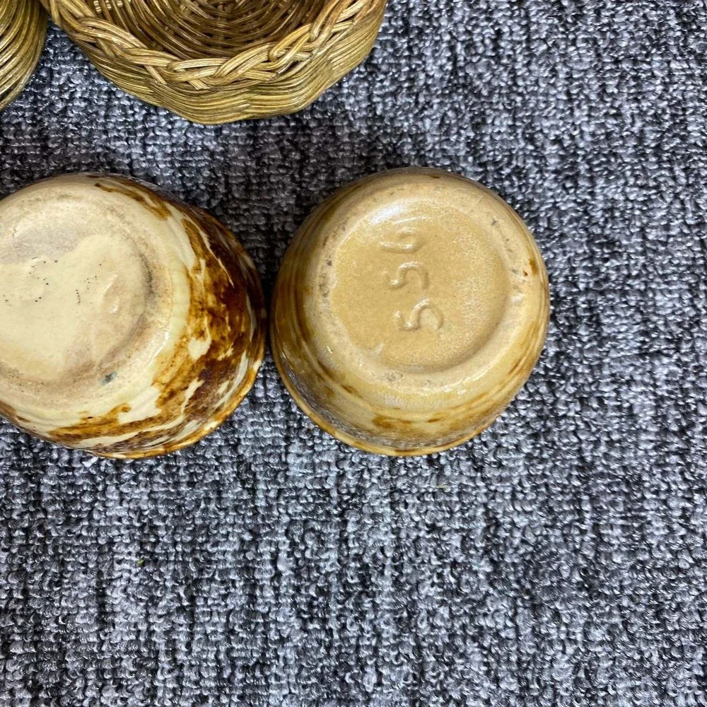 Unbranded sponge pottery